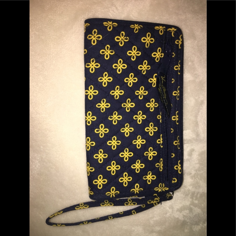 Vera Bradley Zip Front Wristlet Navy/Yellow NWOT UofM colors
